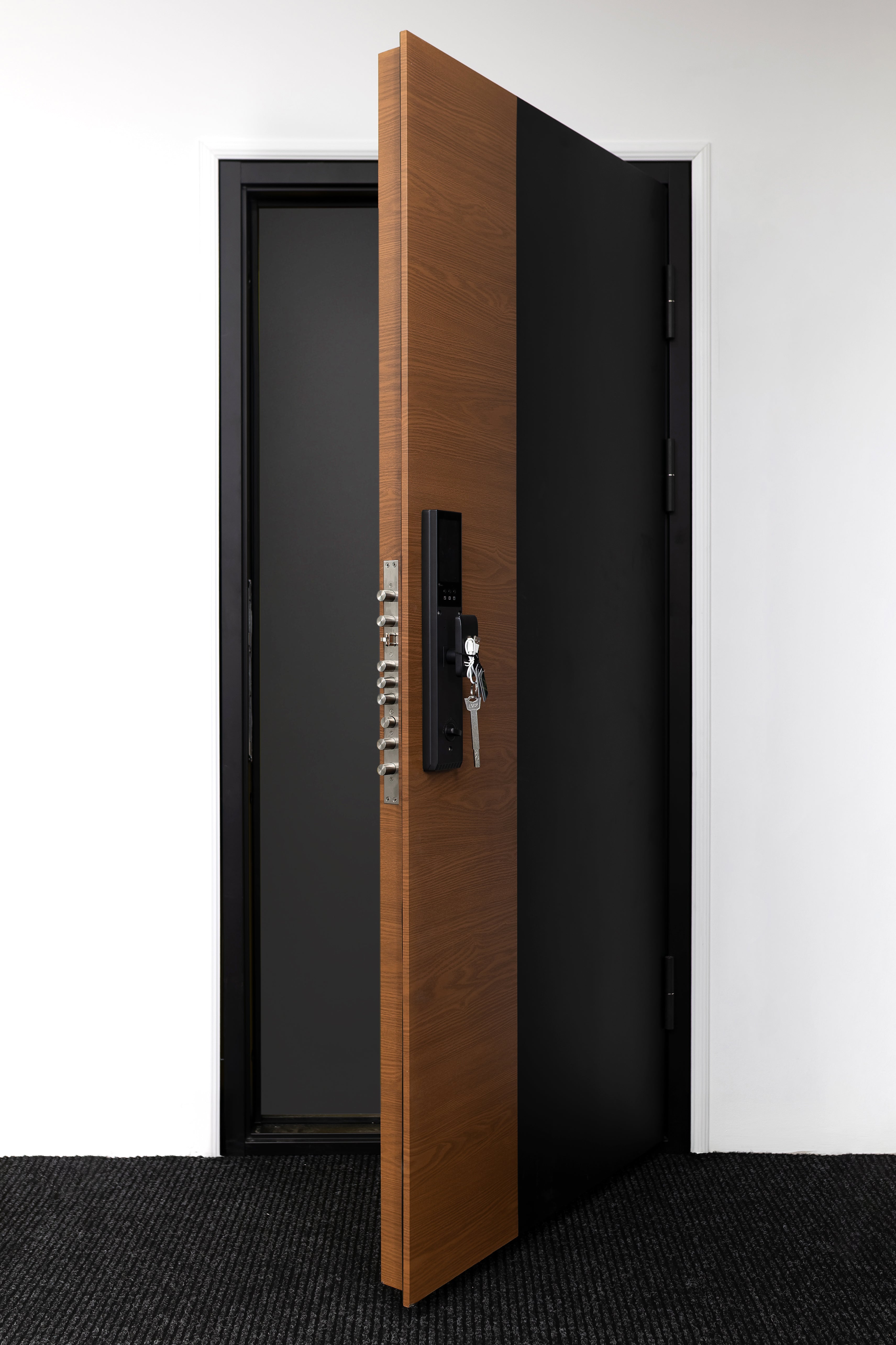 Hőszigetelt biztonsági bejárati ajtó IronDOOR27 98×208 cm - Prémium kivitel: 100mm-es profil, rejtett zsanérral