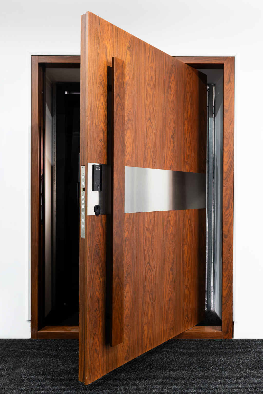 Hőszigetelt biztonsági bejárati ajtó IronDOOR22 150×210 cm