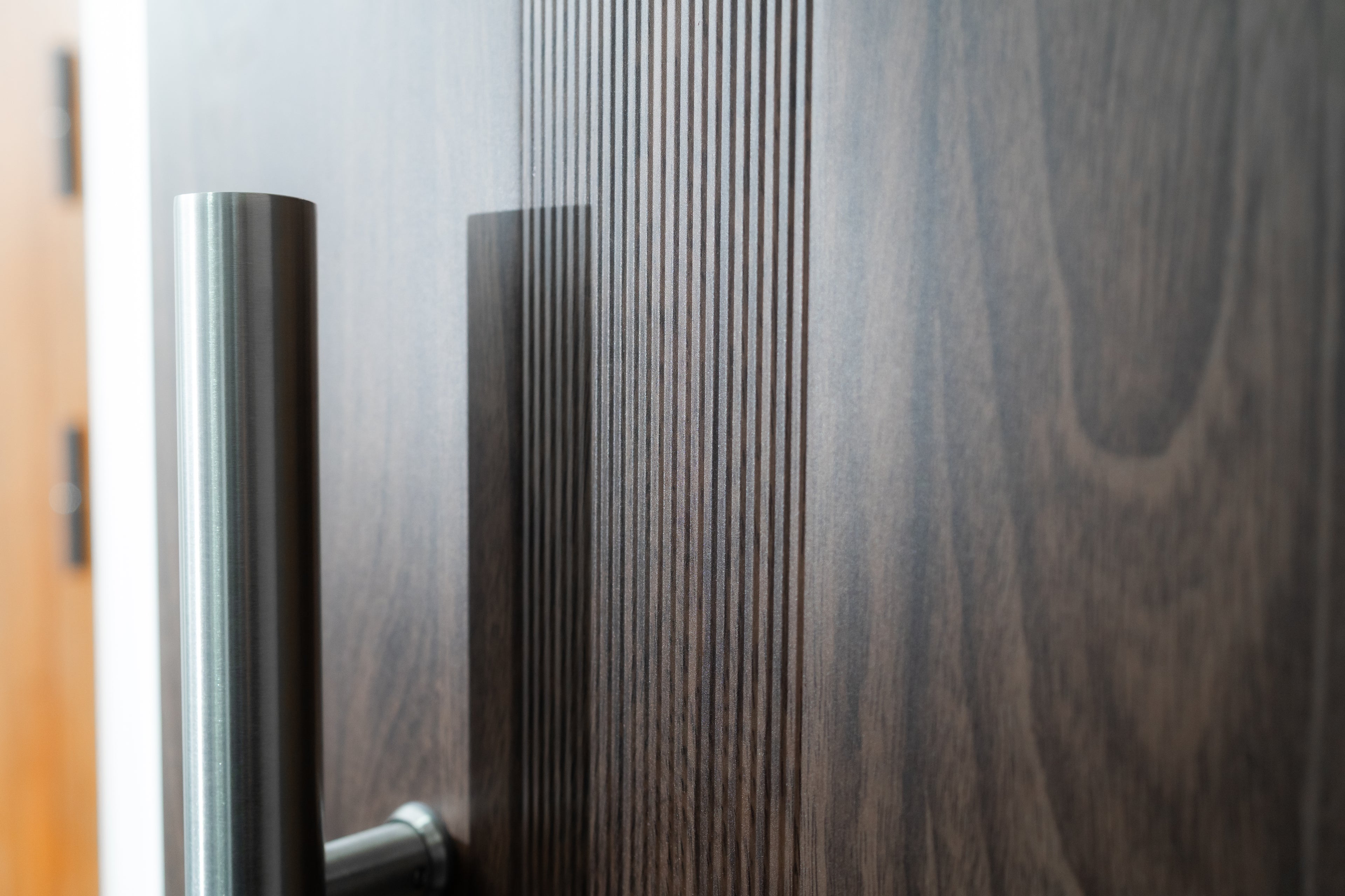 Hőszigetelt biztonsági bejárati ajtó IronDOOR25 98×208 cm - Prémium kivitel: 100mm-es profil, rejtett zsanérral
