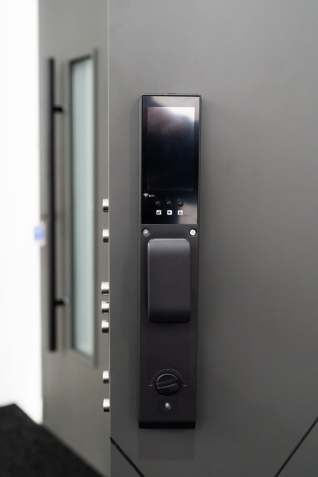 Hőszigetelt biztonsági bejárati ajtó IronDOOR02 98×208 cm - Prémium kivitel: 100mm-es profil, rejtett zsanérral