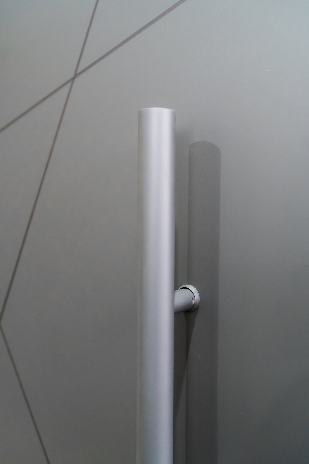 Hőszigetelt biztonsági bejárati ajtó IronDOOR02 98×208 cm - Prémium kivitel: 100mm-es profil, rejtett zsanérral
