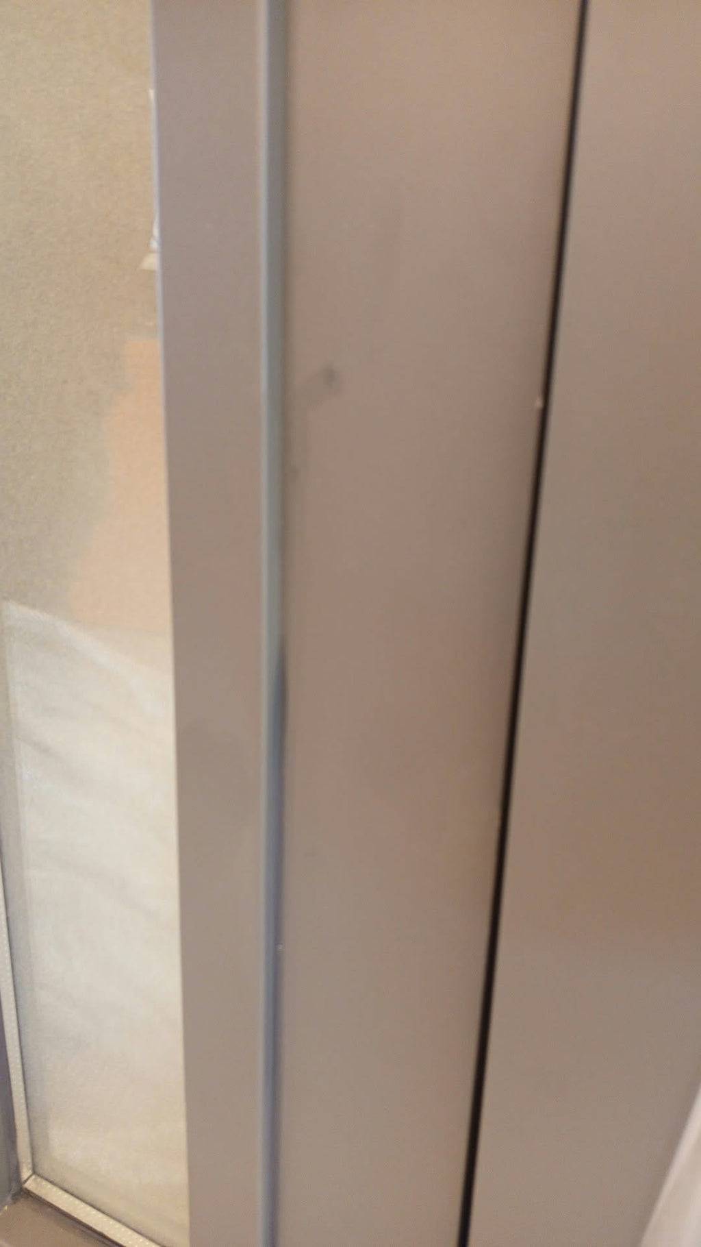 SZÉPSÉGHIBÁS - Hőszigetelt biztonsági bejárati ajtó IronDOOR18 kétszárnyú 138×208 cm - rejtett pánttal