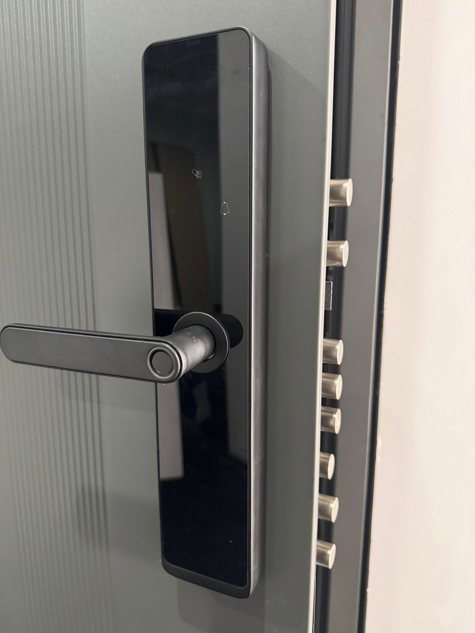 Hőszigetelt biztonsági bejárati ajtó IronDOOR01 98x208cm antracit színű 4 funkciós okos zárral