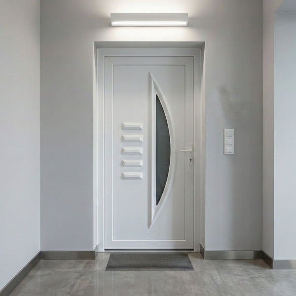 Műanyag bejárati ajtó - vitorlás kivitel- 70mm-es profil, 24mm-es panel, 2 rétegű üveg, zártszelvény merevítéssel